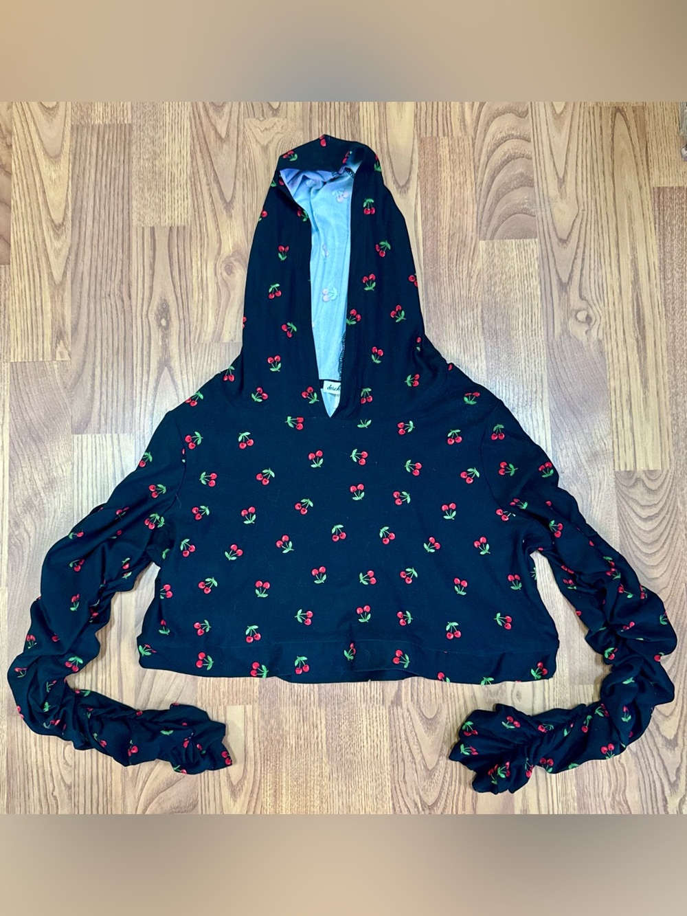 ❤️ Derek Heart Black Hooded Top Shirt Cropped Red Cherry Print Blouse (B16)